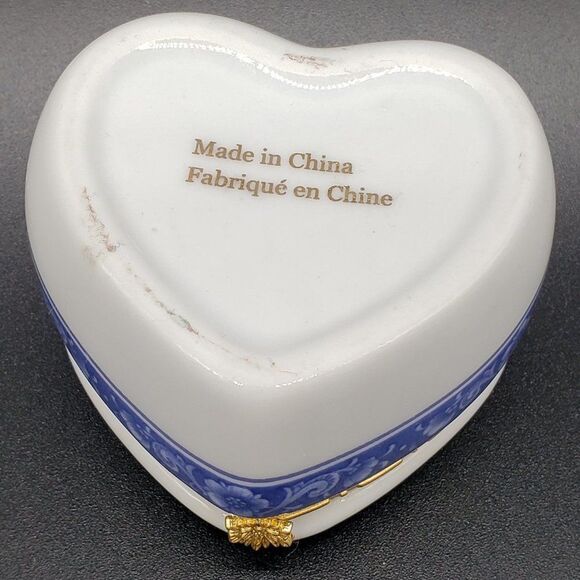 White Porcelain Vintage Cobalt Blue Floral Butterfly Gold Trim Trinket Box - Picture 5 of 12